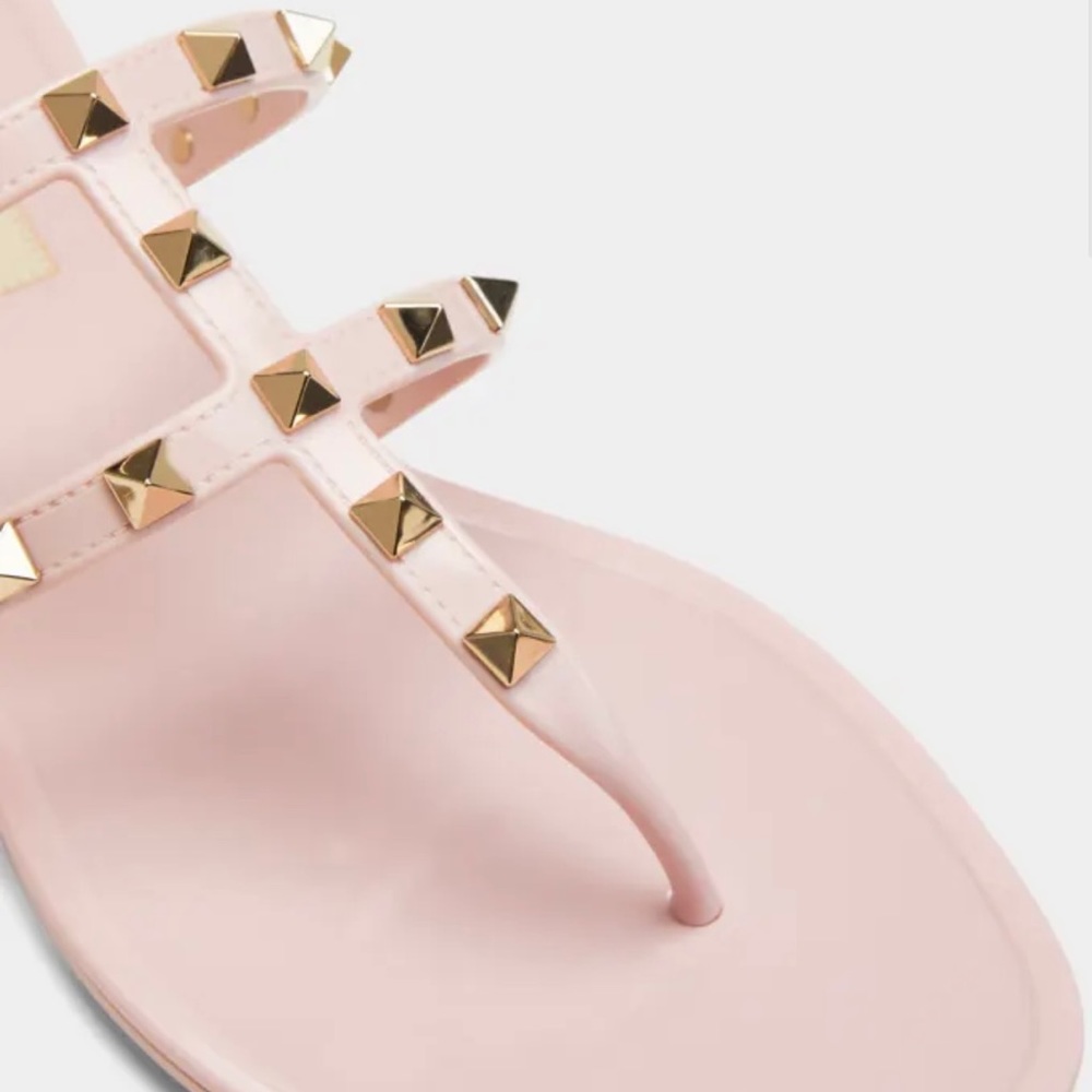 Valentino Garavani Rockstud T-Strap calf Sandal in Rose Water